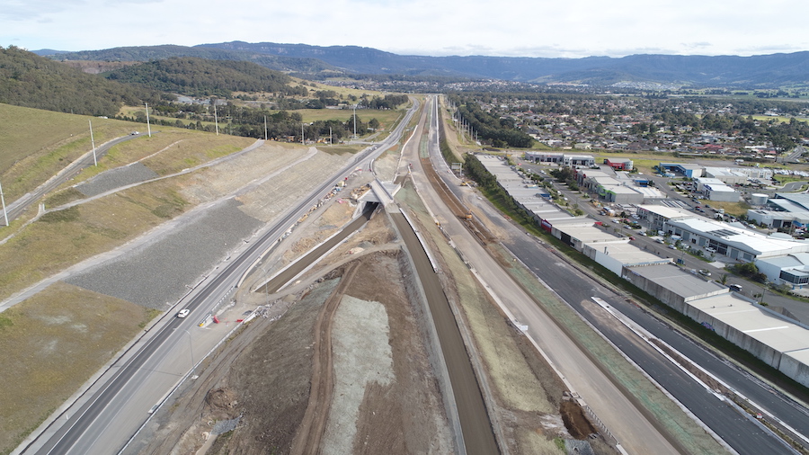 Northbound entry ramp from East West Link and eastbound access to Oak Flats interchange