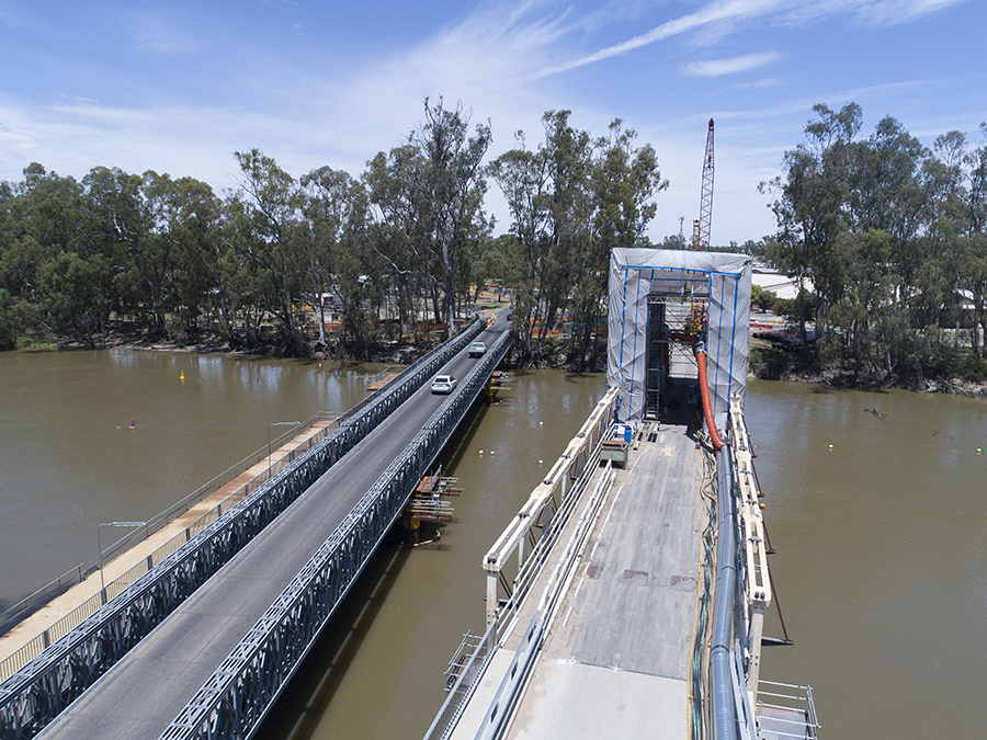 A temporary crossing was built next to the existing Barham Koondrook Bridge for access