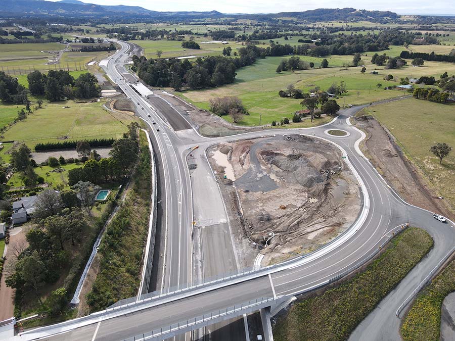 Work continuing on Jaspers Brush Road and Strong Road interchange