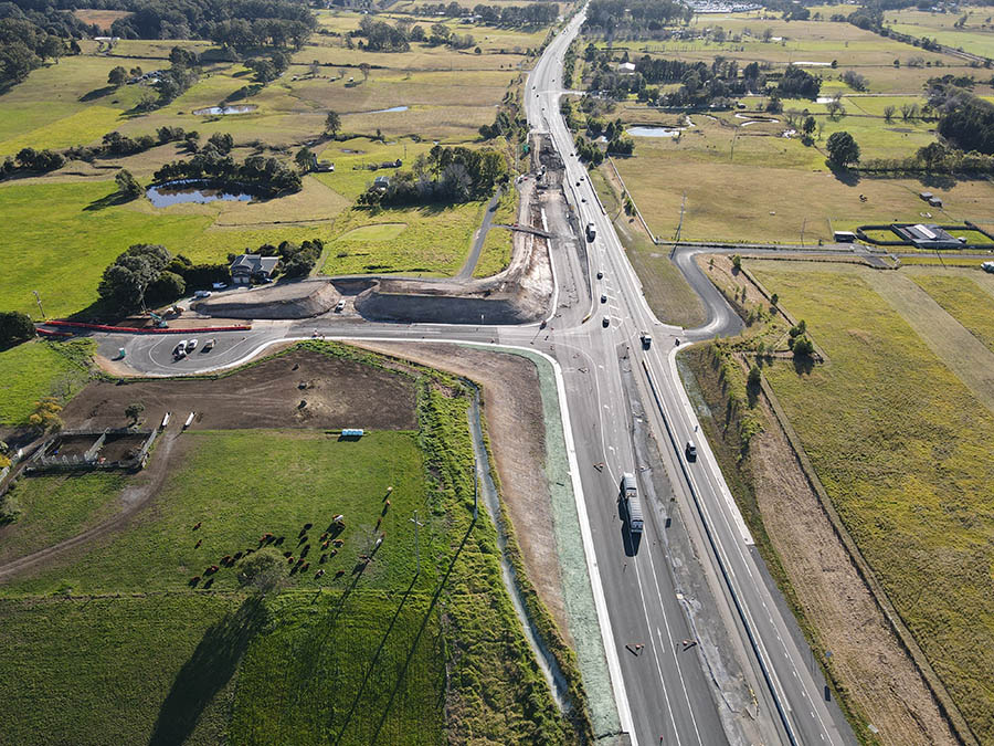 Princes Highway looking north at Croziers Road 