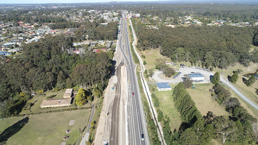 Princes Highway looking south towards Bomaderry