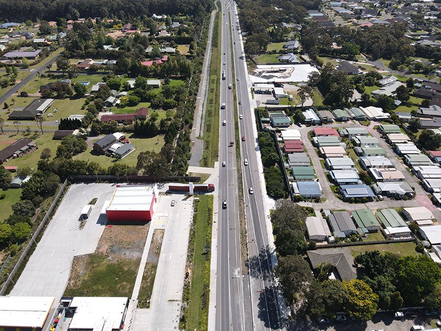 Princes Highway looking north at Bomaderry