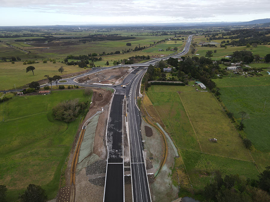 Princes Highway looking southbound to Strongs Road interchange
