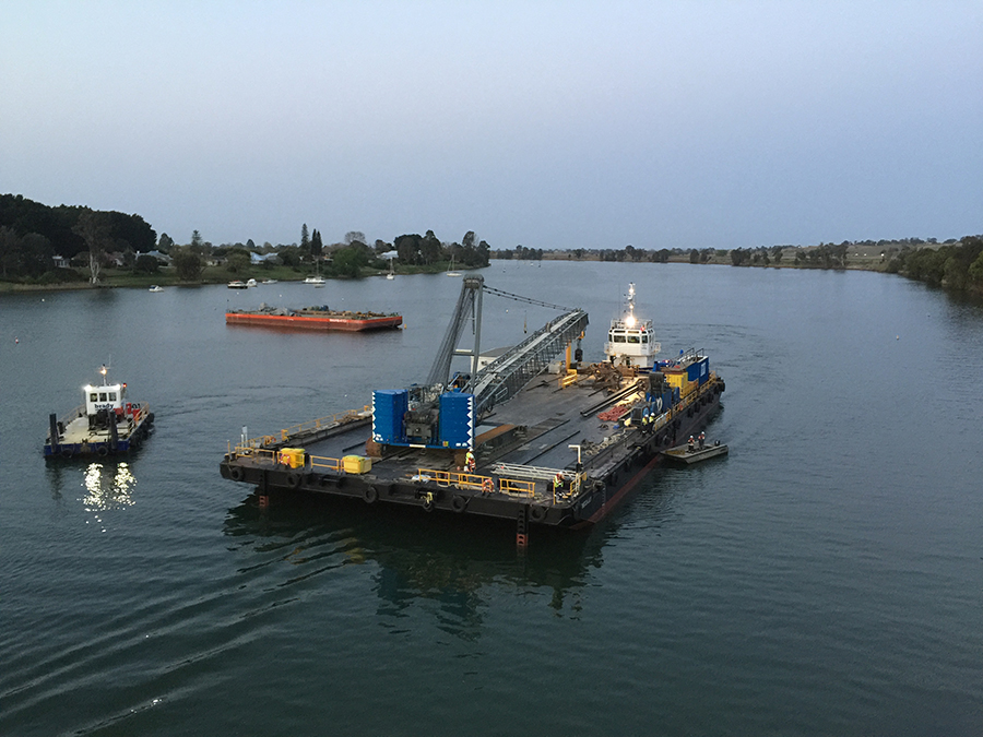 Tugboats return the Rebecca Lily barge to Grafton (September 2018)