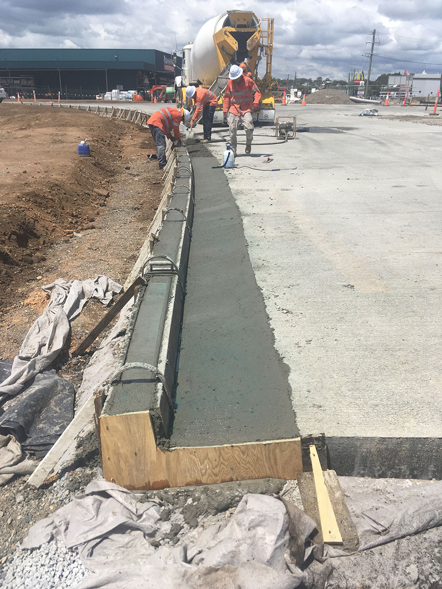 Pouring the kerb opposite Bunnings in South Grafton (November 2018)