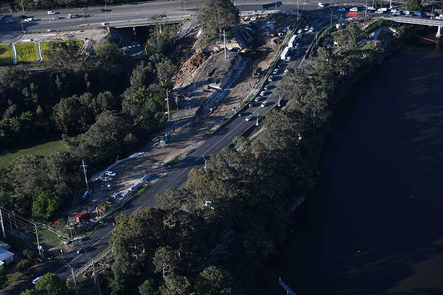 Illaroo Road looking east