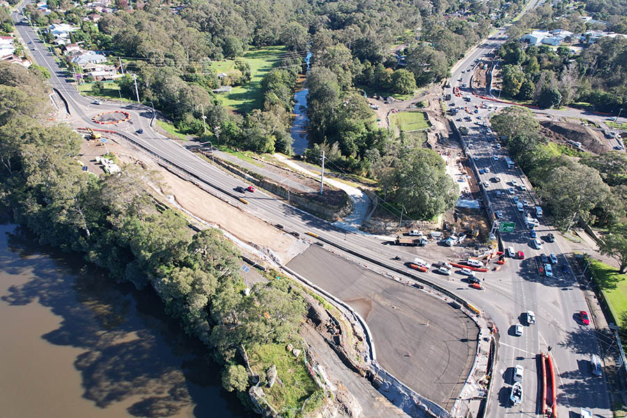 Illaroo Road looking west