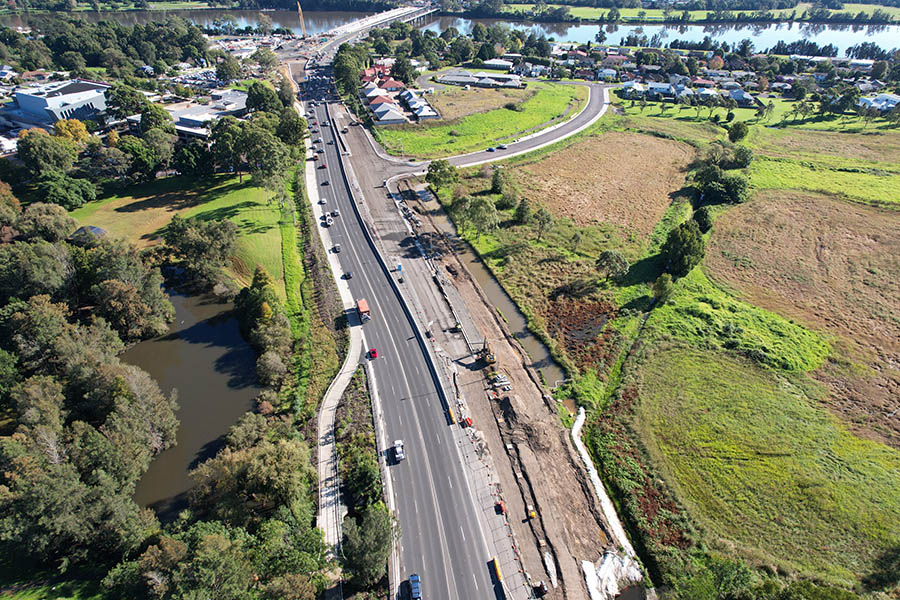 Shearwater Way and the Princes Highway looking north