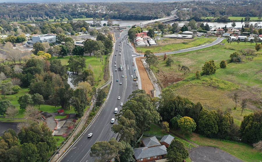 Princes Highway looking north near Moss Street
