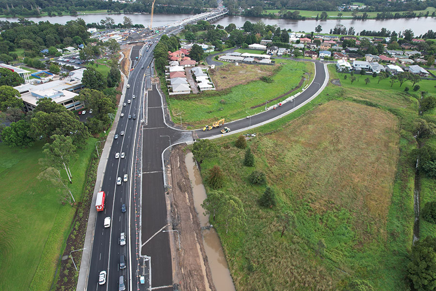 Shearwater Way and the Princes Highway looking north