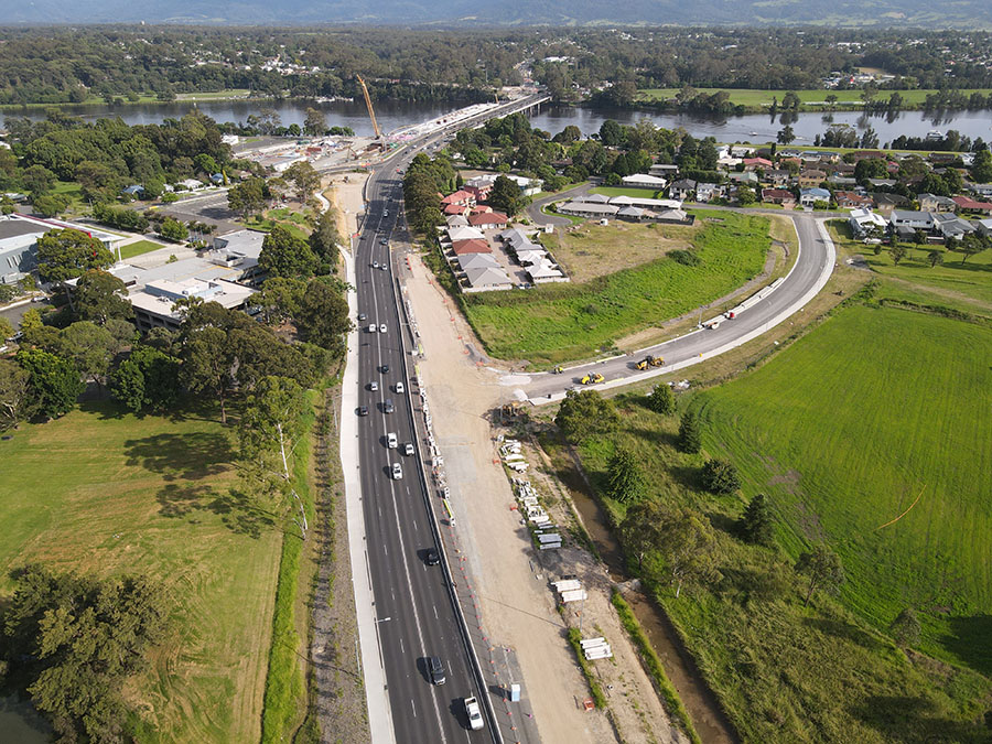 Shearwater Way and the Princes Highway looking north