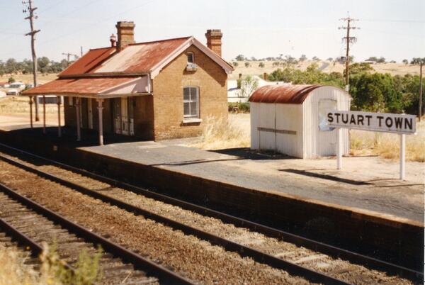 Stuart Town Station, December 1990. Sour ce: G . Dorman Collection, ARHS NSW RRC Collection
