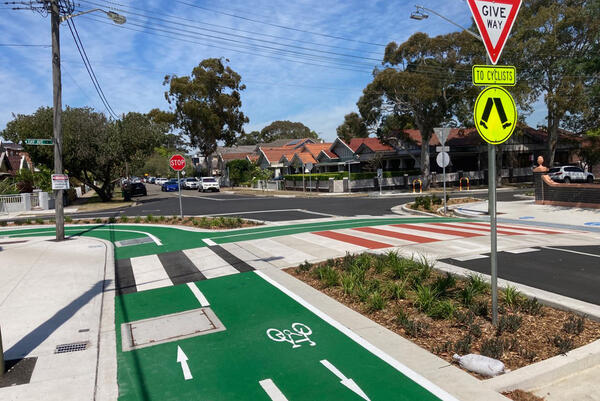 Kingsford to Centennial Park - Bi-directional cycleway with raised pedestrian crossing, cnr of Day and Doncaster Aves