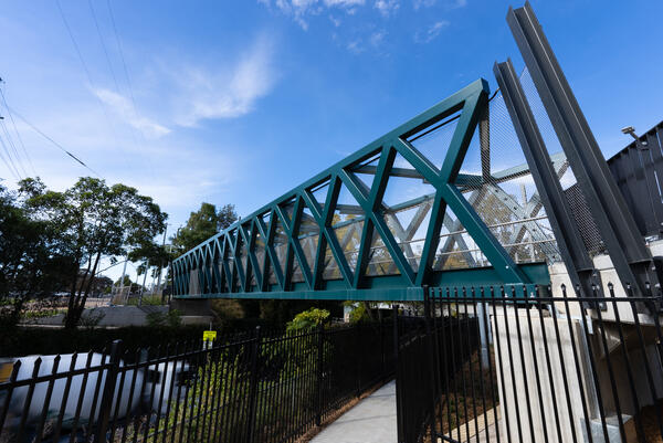 New footbridge over Old Bathurst Road