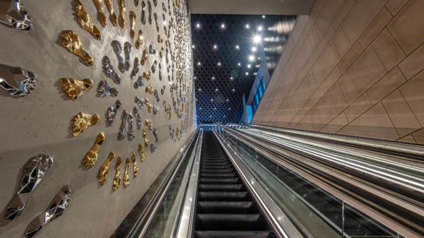 Sculptural map of local sites of significance ‘drawn’ in 994 footprint sculptures lining the escalator wall. Image Credit: Sydney Metro