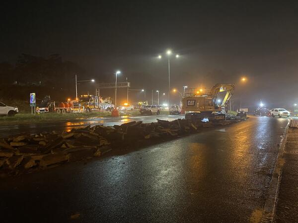 Nov 2024 - Median island removal at the intersection of M1 Princes Motorway and Mount Ousley Road looking south