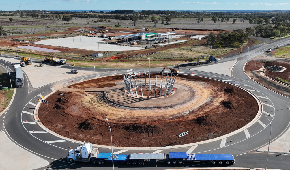 Construction of the Condobolin Road roundabout 'Halo' sculpture
