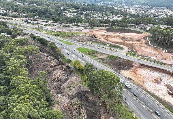 Looking north over intersection of M1 Princes Motorway and Mount Ousley Road 