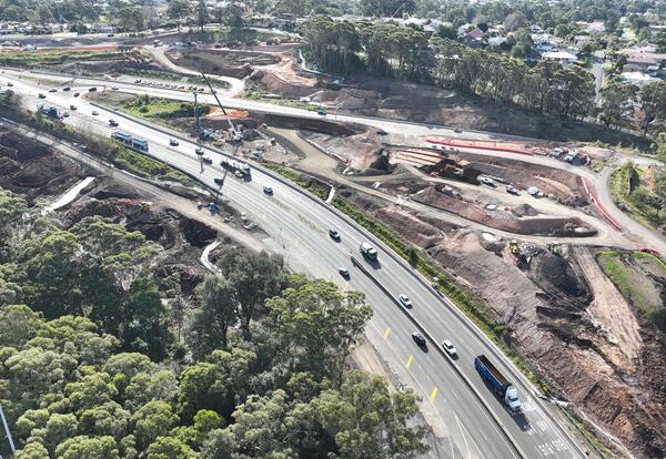 Looking north over intersection of M1 Princes Motorway and Mount Ousley Road