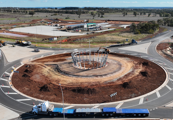 Construction of the Condobolin Road roundabout 'Halo' sculpture