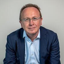 Peter Regan headshot